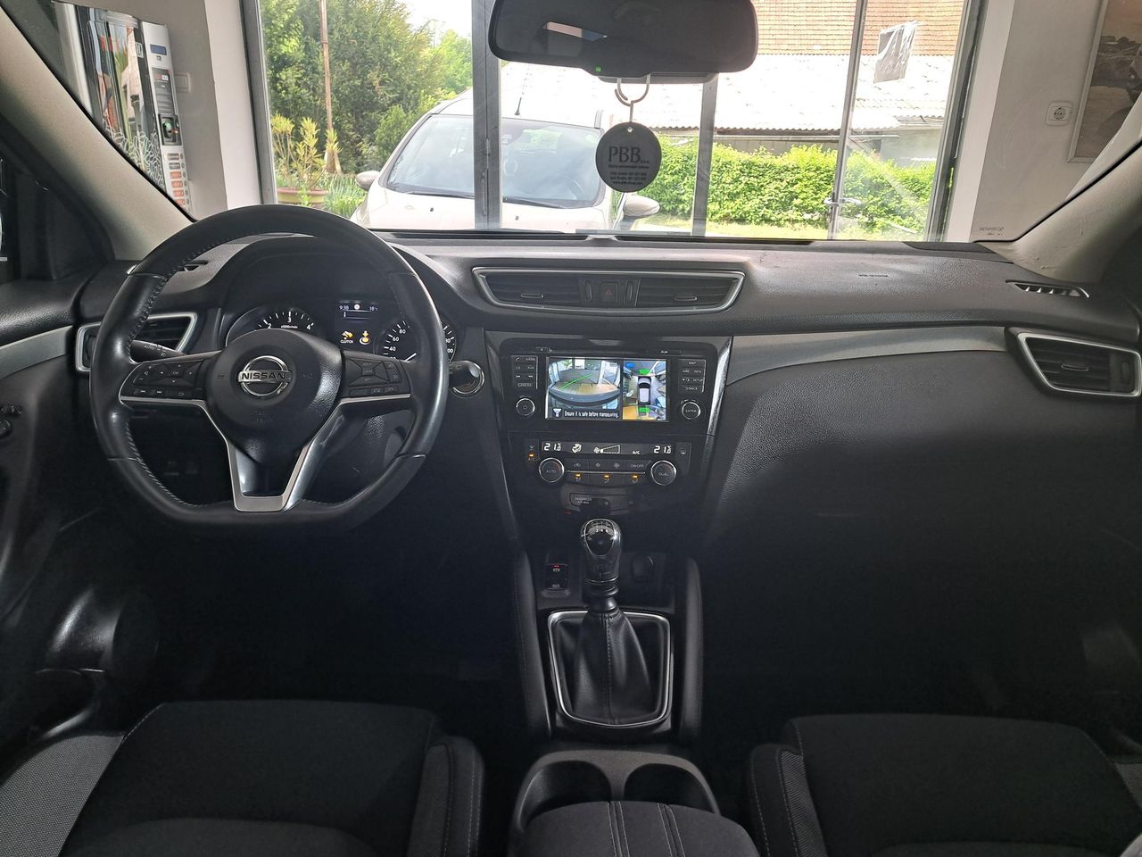 Notranja slika - Nissan Qashqai - 4WD 1,6 dCi Tekna - 5