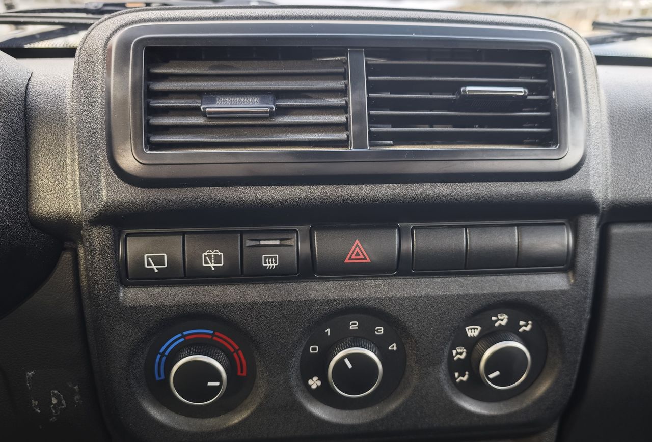 Zunanja slika - Lada Niva - 4x4 1.7 61kW KLJUKA EL.STEKLA - 12