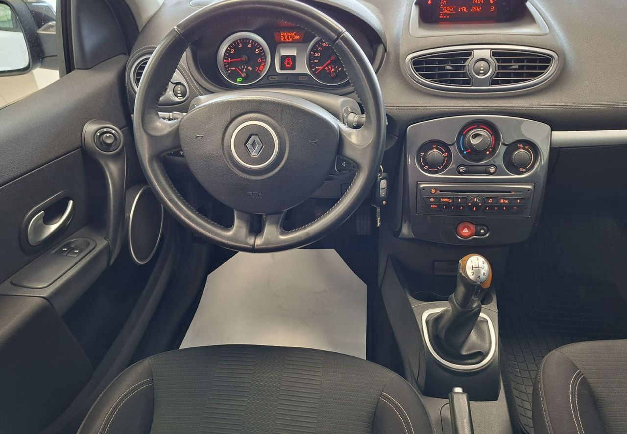 Zunanja slika - Renault Clio - Authentique 1.2 16V 5v-HITRI KREDIT- - 8