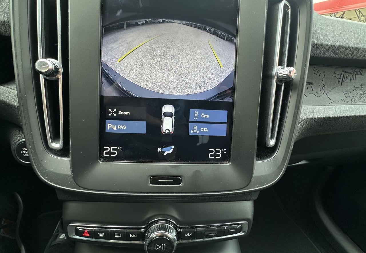 Zunanja slika - Volvo XC40 - D3 AWD Momentum Avt. KAMERA.NAVI.ALU.4X4.TOP - 13