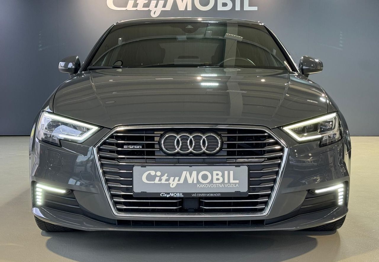 Zunanja slika - Audi A3 - -40-ETRON-S LINE-VIRTUAL-NAVIGACIJA-LED-ALU - 2