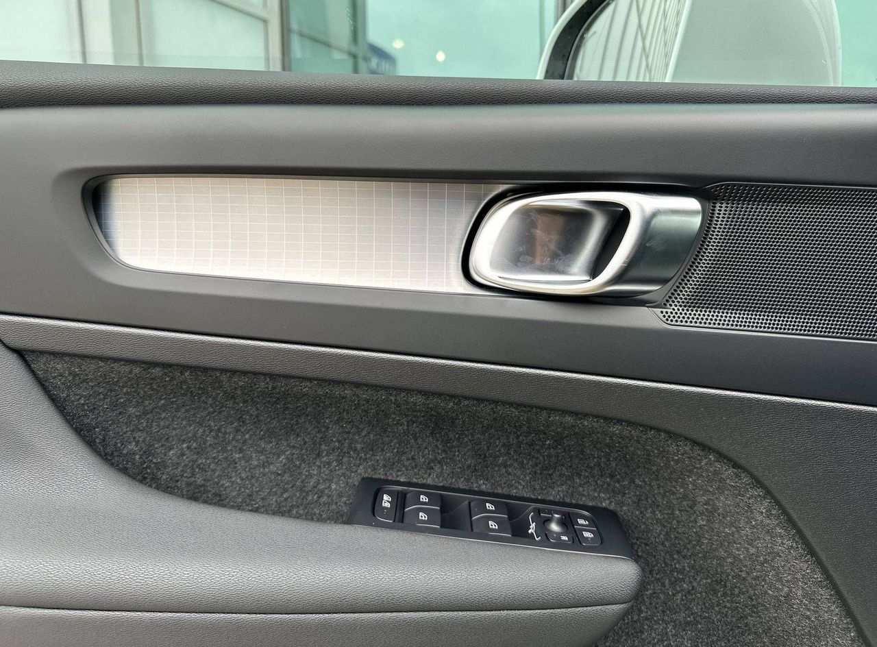 Zunanja slika - Volvo XC40 - B3 P Core AT DCT... - 13