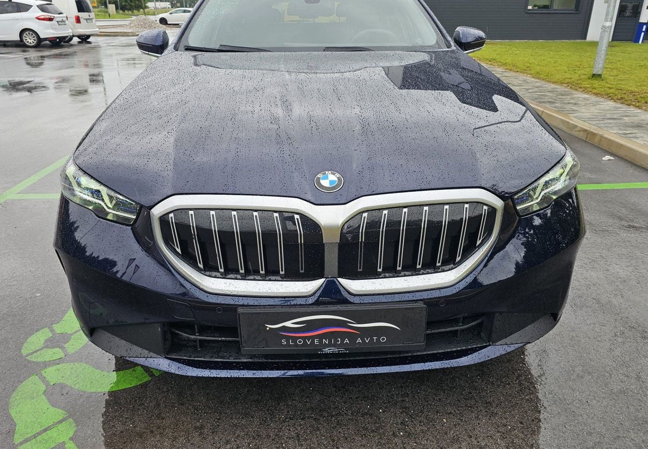 Zunanja slika - BMW Serija 5 - Touring: 540d xDrive Avt.|Harman|21col|HeadUP|FuLED|360k - 2