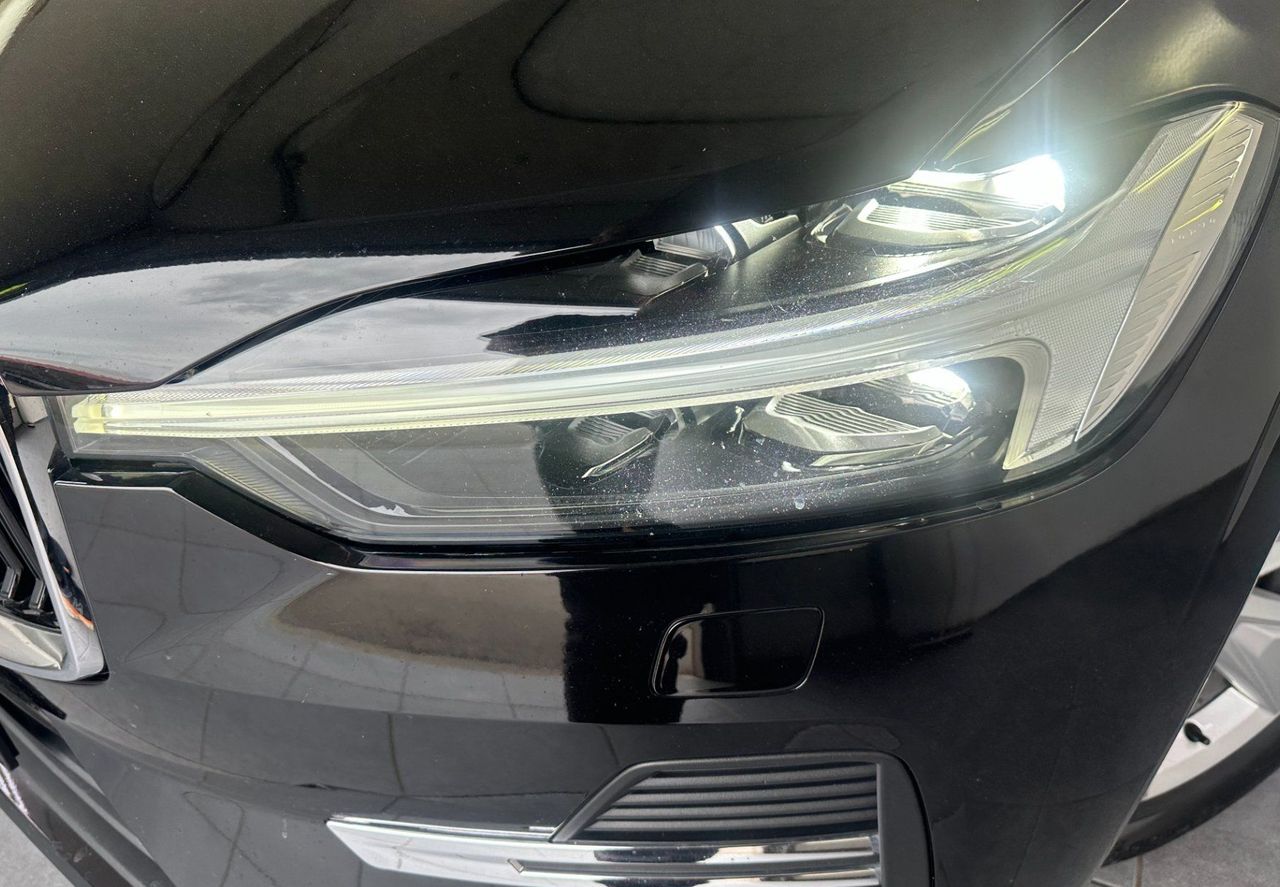 Zunanja slika - Volvo XC60 - B4D Momentum Pro 4X4.AVT. USNJE. TEMPOMAT. LANE AS - 3