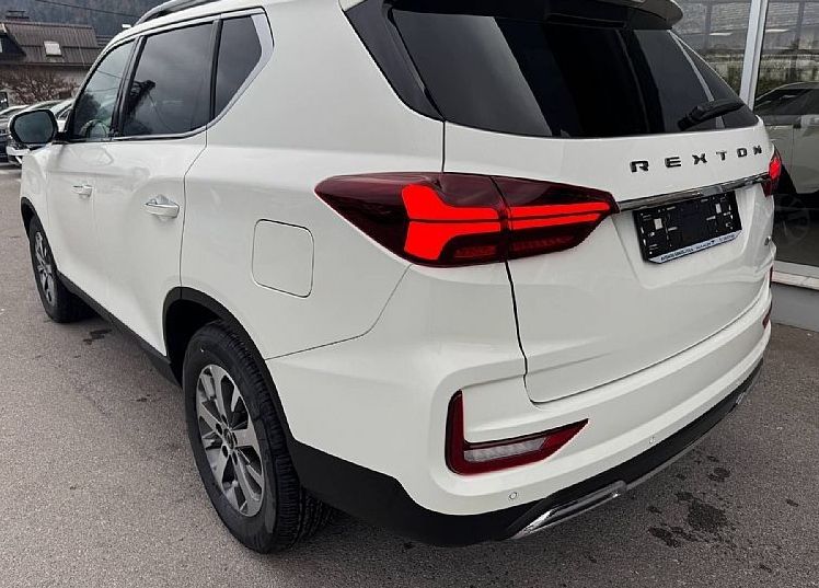 Zunanja slika - SsangYong Rexton - 2.2 XDi Limited 4WD A T 5 Seater - 3