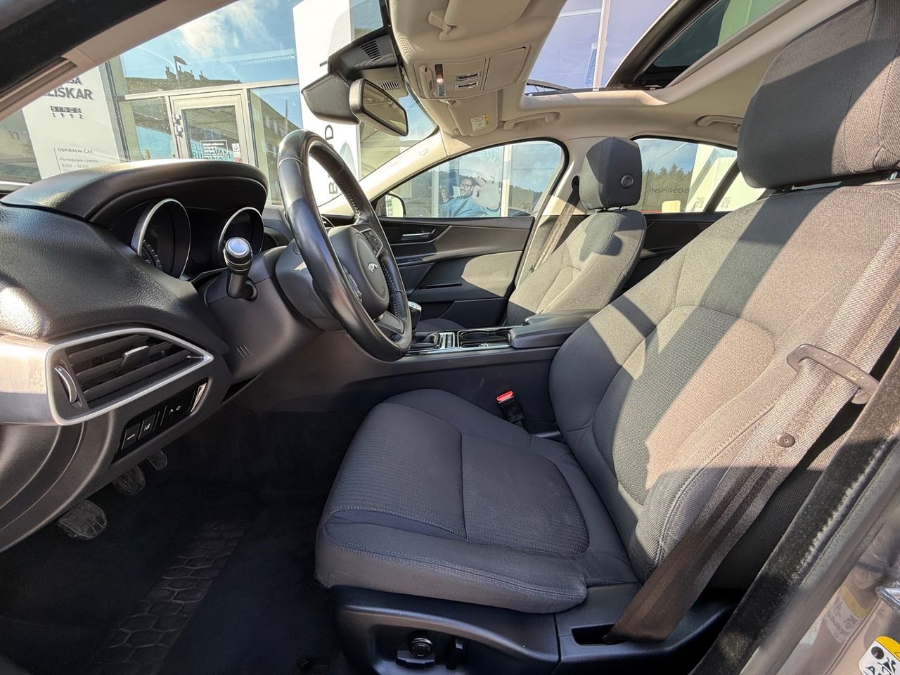 Zunanja slika - Jaguar XE - 2.0D 163HP ZNANA SERVISNA ZGODOVINA +LEPO OHRANJEN - 14