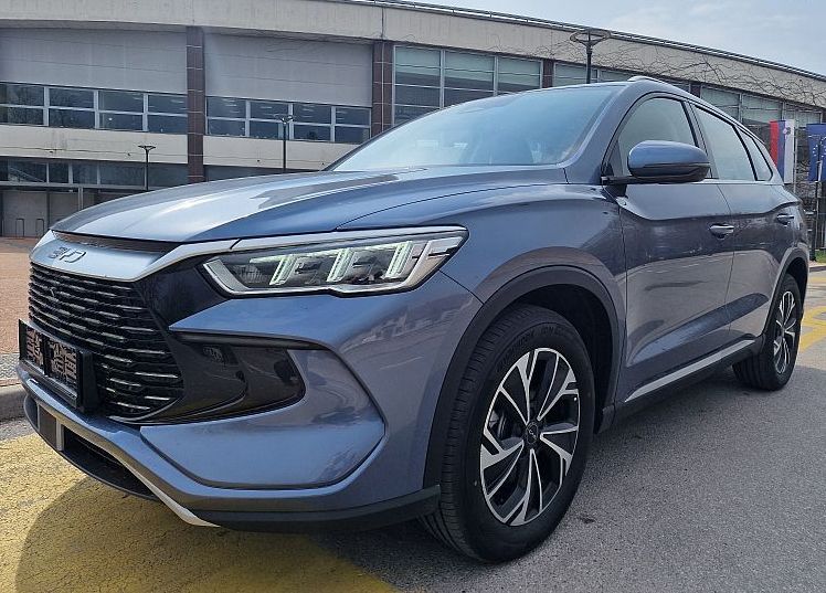 Zunanja slika - BYD Sealion 5 - DM-i COMFORT PHEV - skupni doseg 992 km - 1