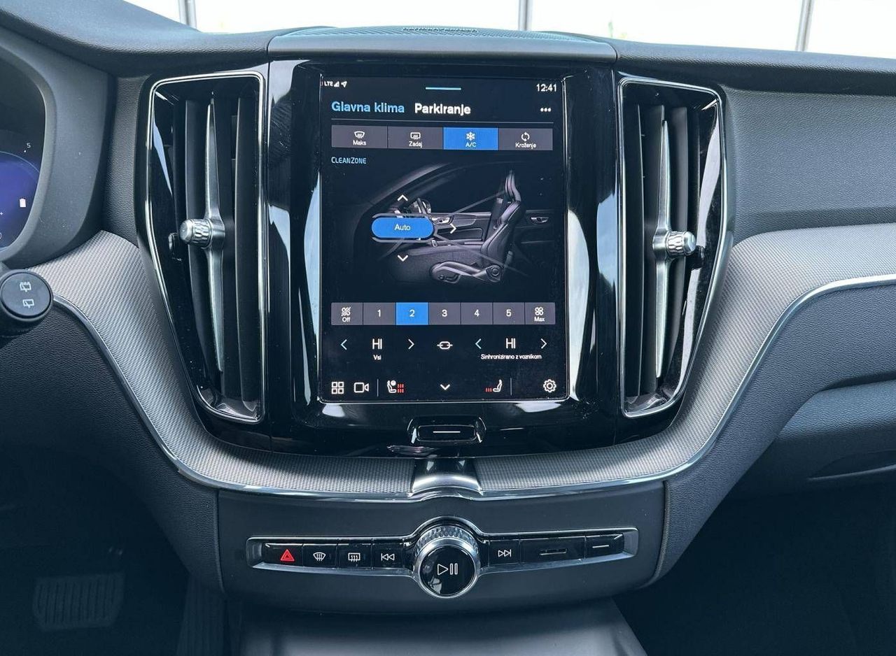 Zunanja slika - Volvo XC60 - B4  D  Plus Dark AT H K Kljuka - 17