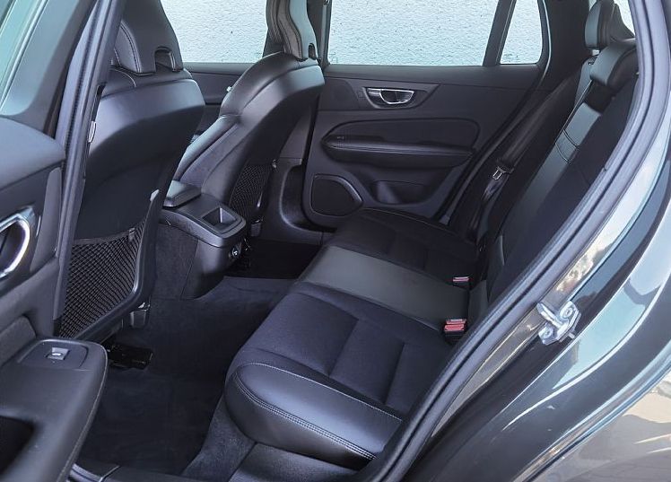 Zunanja slika - Volvo V60 - D3 Momentum FULLED•TEMP•LANE•VIRTUAL•NAVI•PDC•17C• - 7