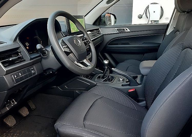 Zunanja slika - KG Mobility Musso - 2.2  Grand 2.2 XDi Venture + 4WD M T - 7
