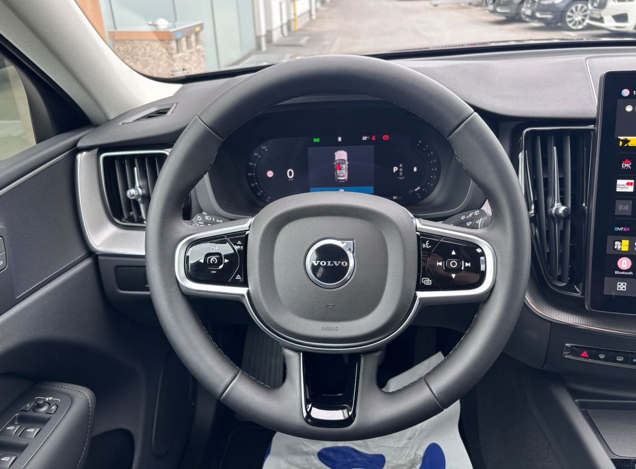 Zunanja slika - Volvo XC60 - B5P  Core AT AWD 3 leta garancije + 3 servisi - 10