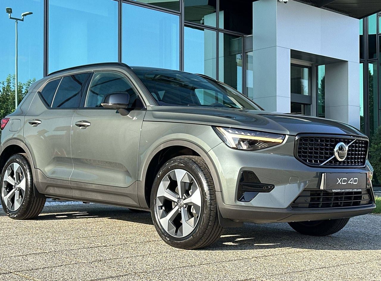 Zunanja slika - Volvo XC40 - B3 P Plus Dark AT DCT 3 leta garancije + 3 servisi - 3