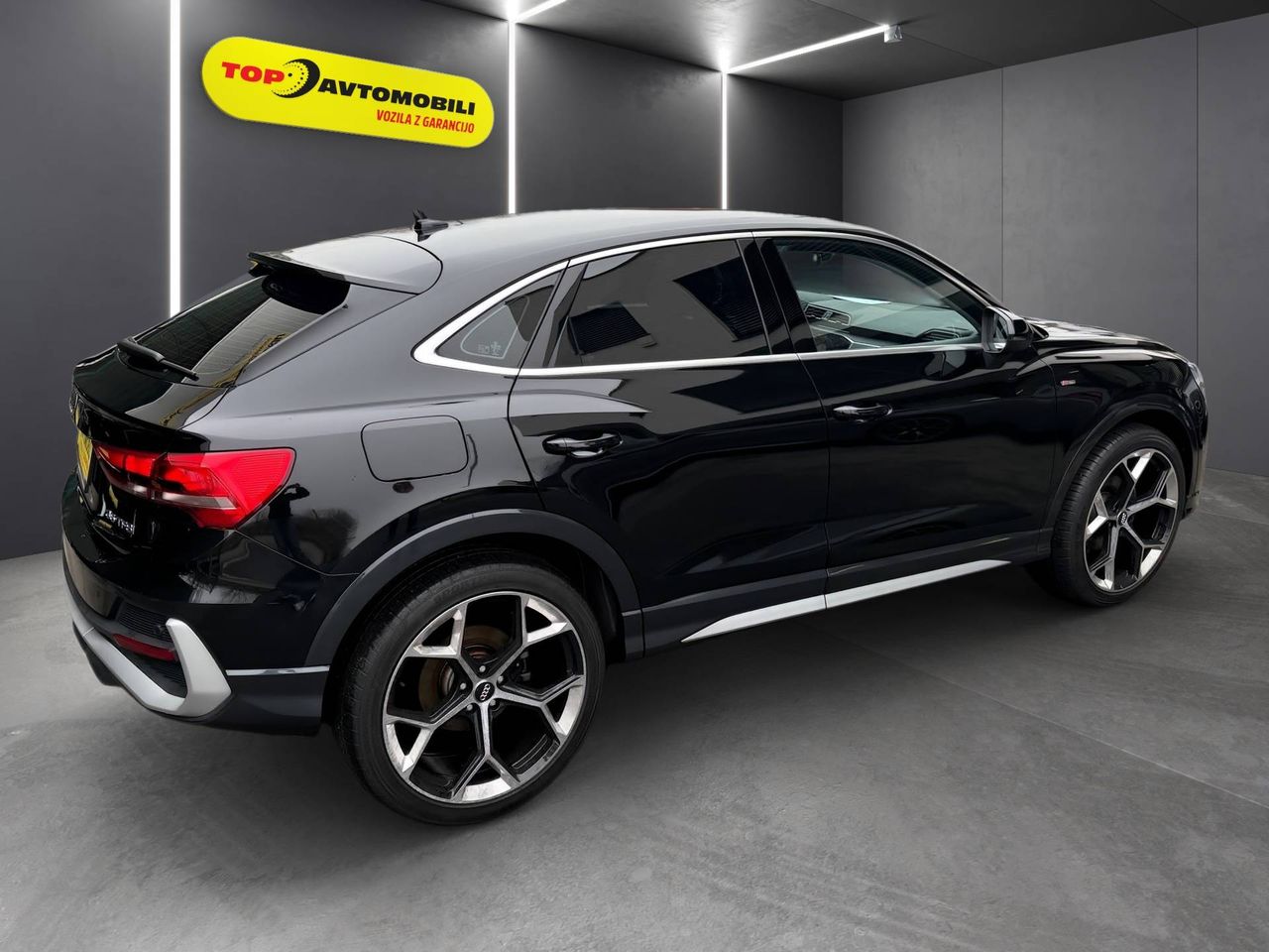 Zunanja slika - Audi Q3 - 35 TFSI S Line LED KAM RADAR NAVI PDC GRETJE SED.. - 21