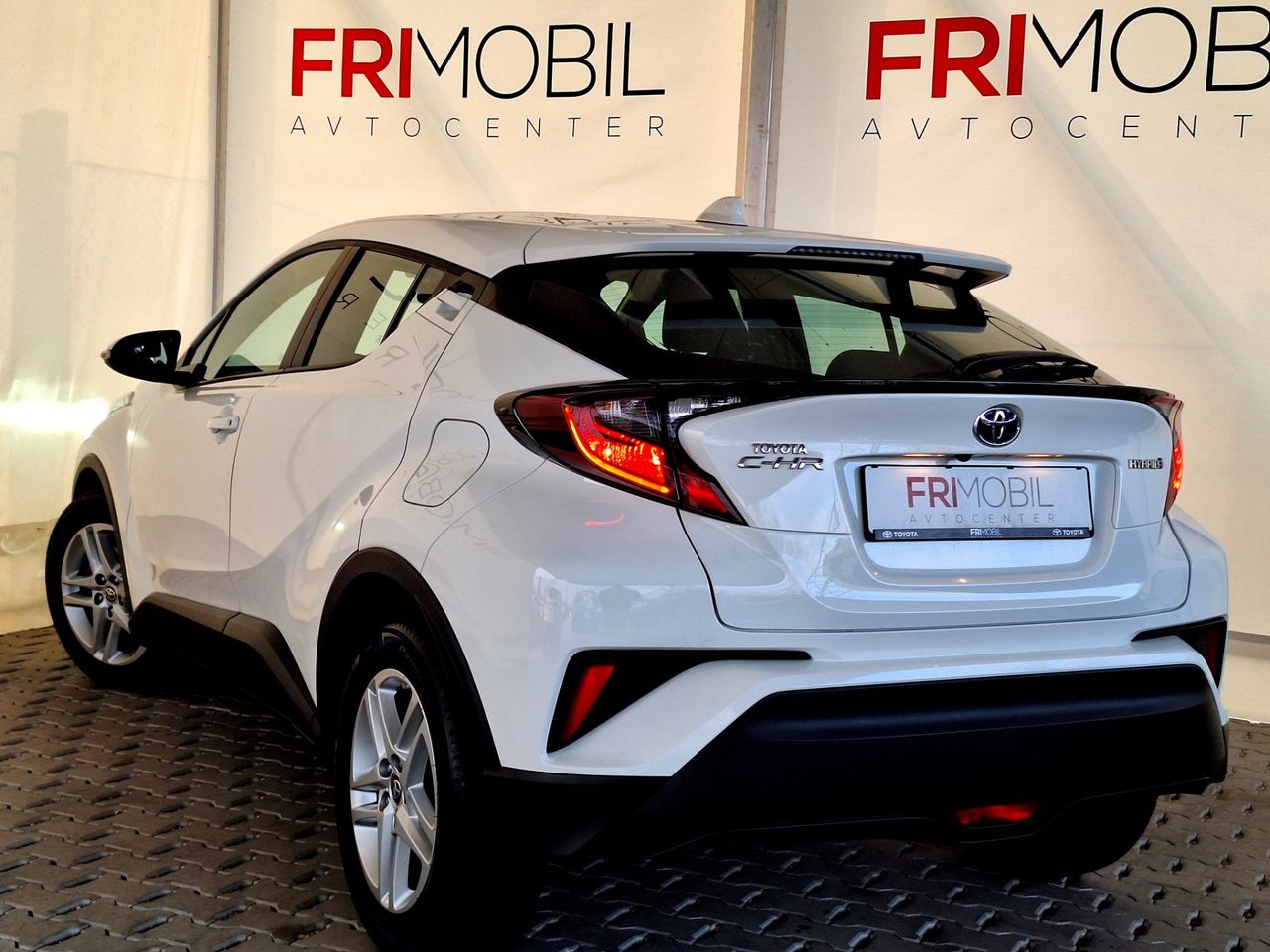 Zunanja slika - Toyota C-HR - 1.8 hibrid  HEV  C-ENTER Smart CVT - 6