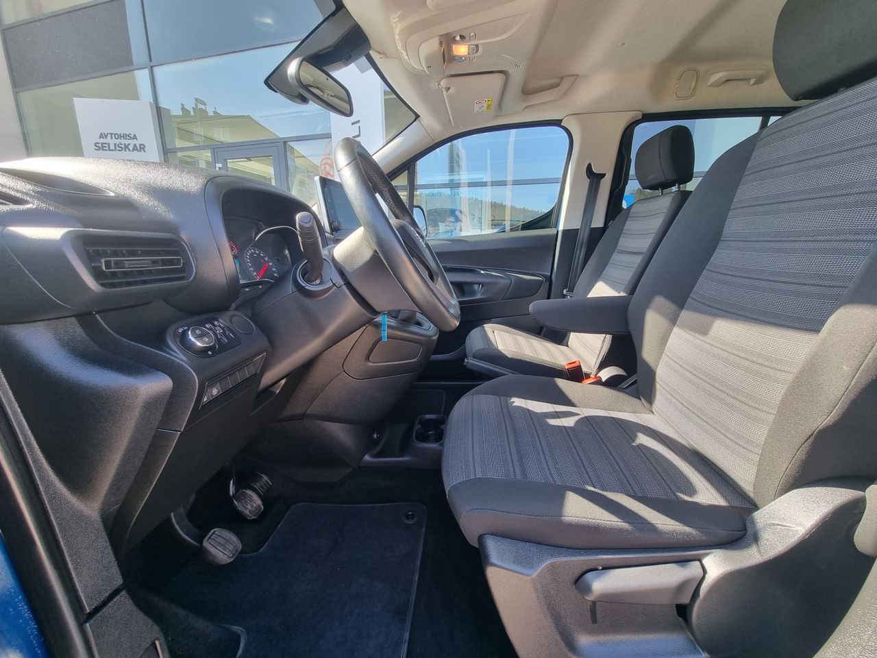 Notranja slika - Opel Combo - XL 1.5 HDI 96KW - VLEČNA KLJUKA - ODLIČEN - 16