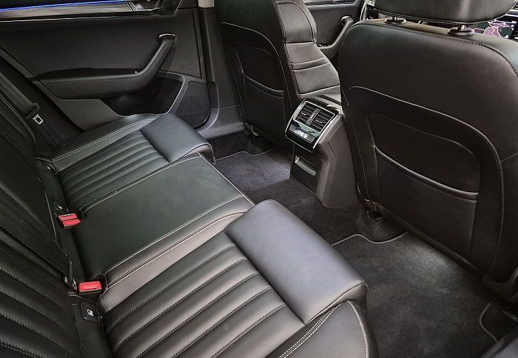 Zunanja slika - Škoda Superb - Combi 2.0 TDI L K DSG ACC-USNJE-MATRIX-VIRTUAL - 12
