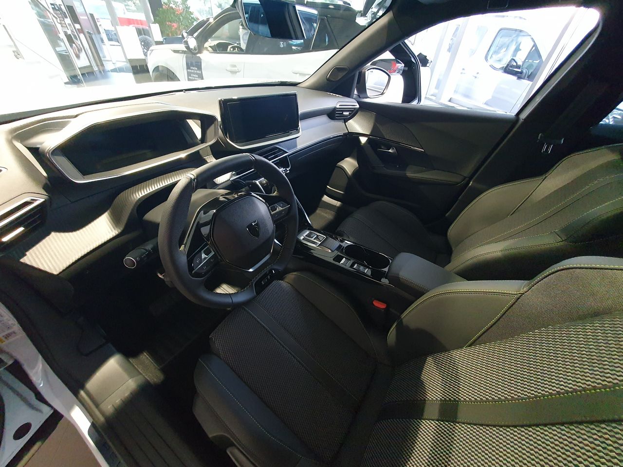 Zunanja slika - Peugeot 2008 - GT HIBRID 145 - PANORAMA - NA ZALOGI - 9