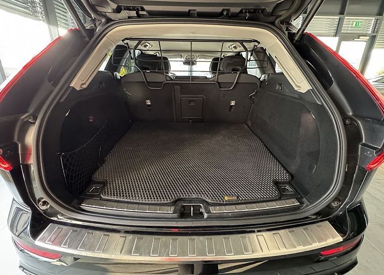 Zunanja slika - Volvo XC60 - B4  D  Plus Dark AT FWD.NAVY.FULL LED.GRETJE SEDEŽ - 9