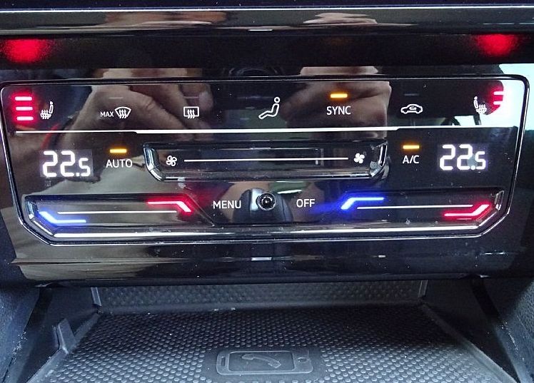 Zunanja slika - VW Passat - Variant 2.0 TDI BMT SCR Business DSG 150KM- Head UP- - 17