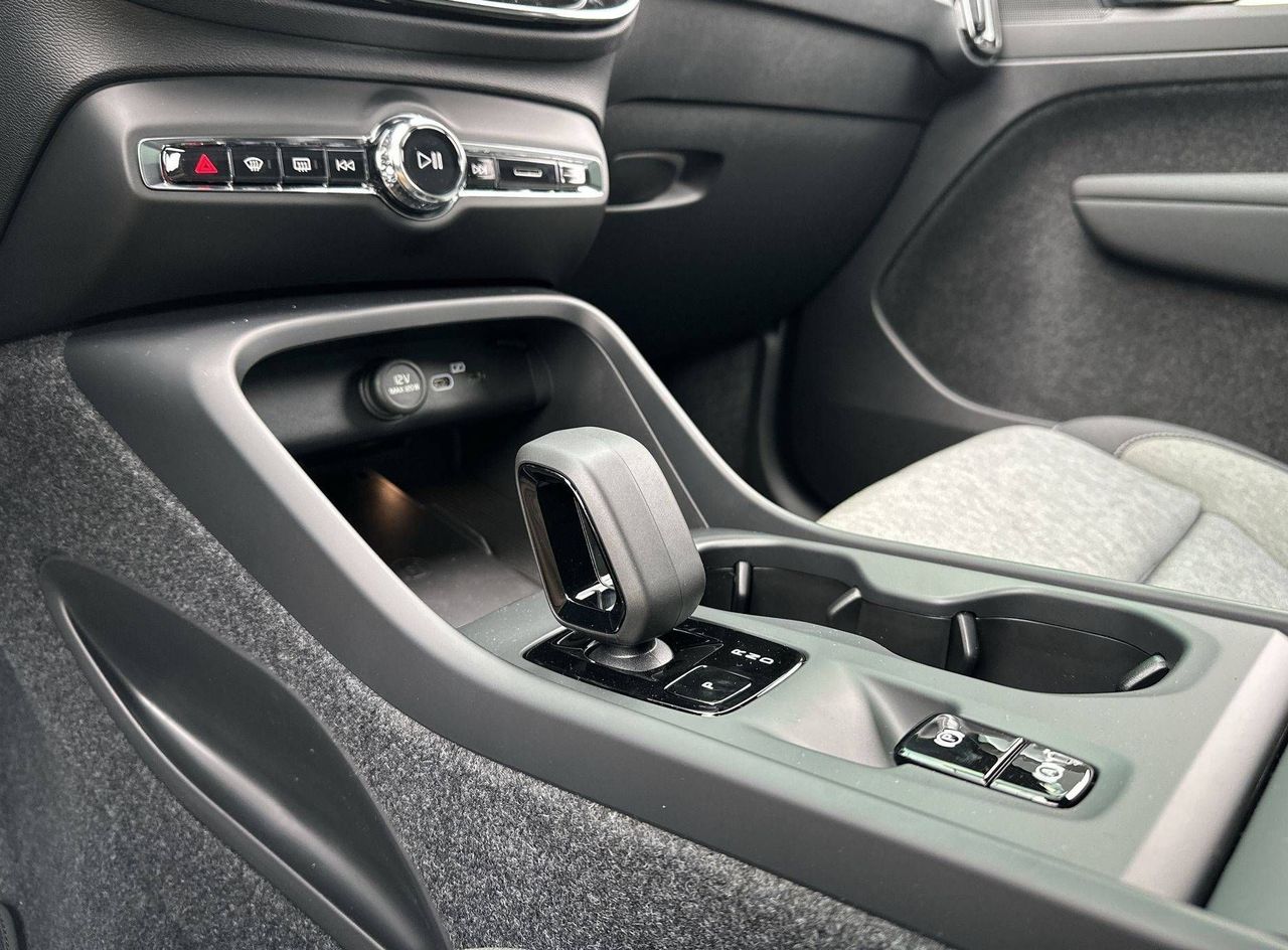 Zunanja slika - Volvo XC40 - B3 P Core AT DCT... - 19