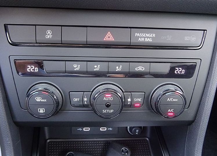 Zunanja slika - Seat Ateca - 1.0 TSI 85 KW HOLA -NA ZALOGI - - 16