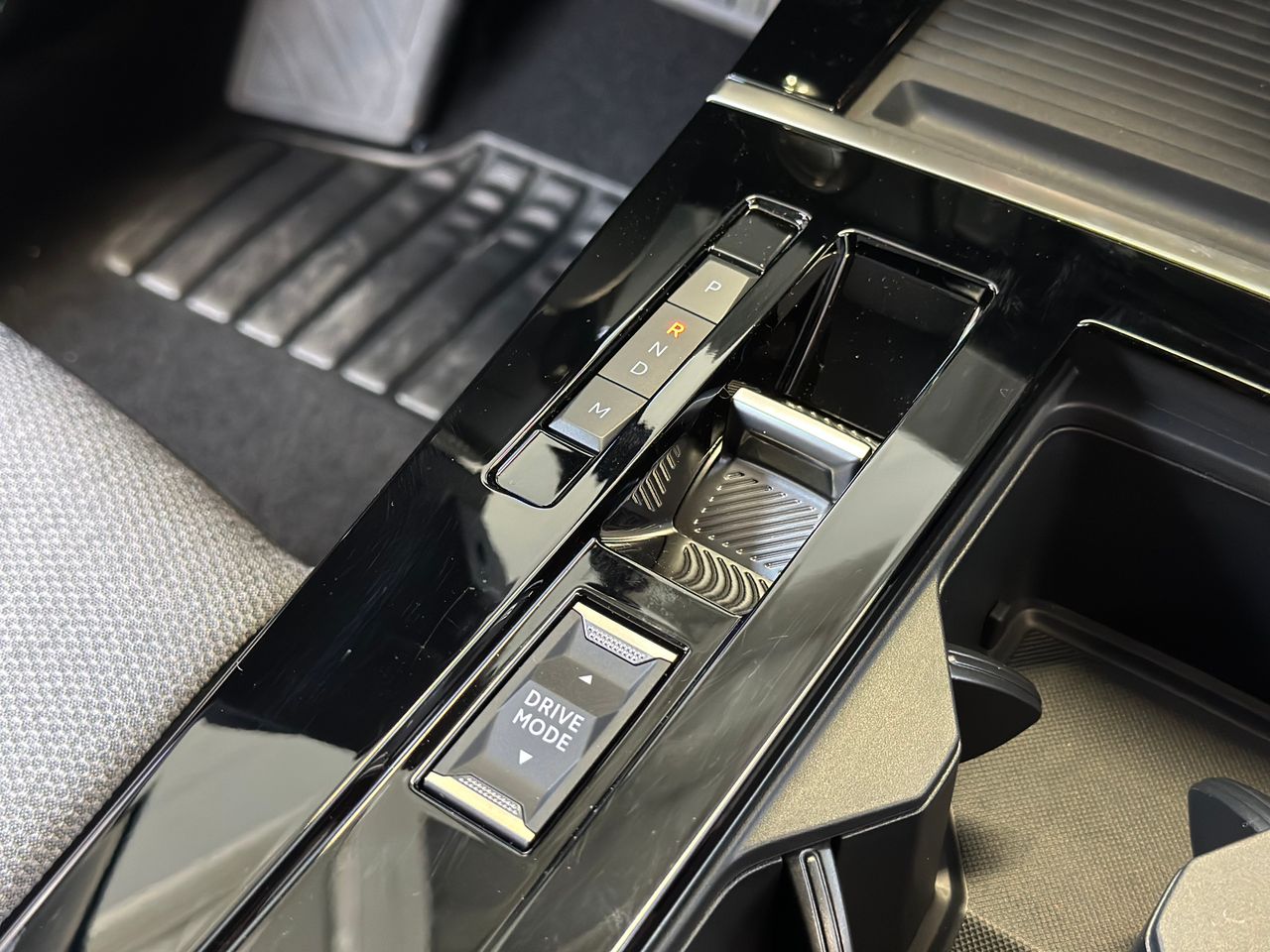 Zunanja slika - Opel Astra - 1.2T Elegance | BOGATO OPREMLJENA | UGODNO - 14