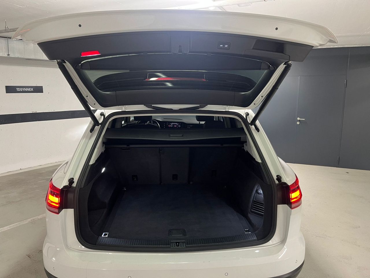 Zunanja slika - VW Touareg - V6 TDI - 4M - VLEČNA KLJUKA - SERVISNA KNJIGA - - 5