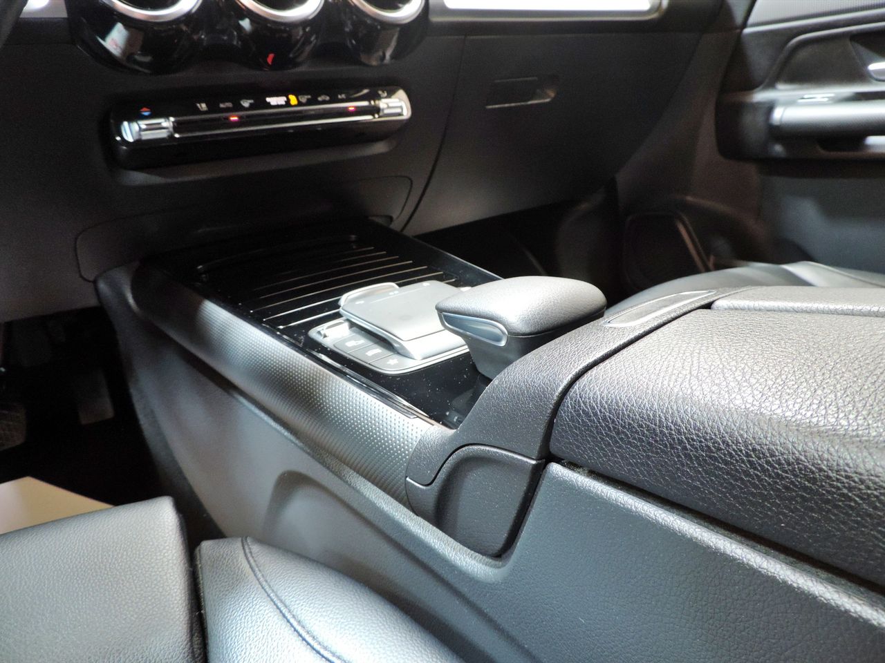 Zunanja slika - Mercedes-Benz GLB-Razred - GLB 200 d 150 Avt. KAMERA-USNJE-LED-KOT NOV - 13