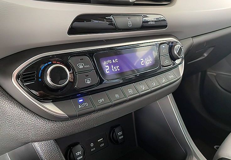Zunanja slika - Hyundai i30 Wagon - 1.6 CRDI 110 PREMIUM SLOVENSKO POREKLO... - 7
