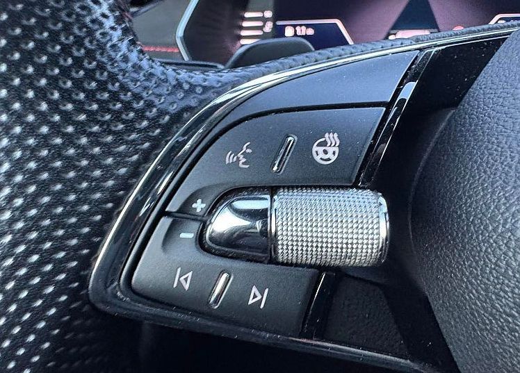 Zunanja slika - Škoda Octavia - RS 2.0 TSI 245ks °FULL LED° °AUT+F-1° °19-COL° - 10