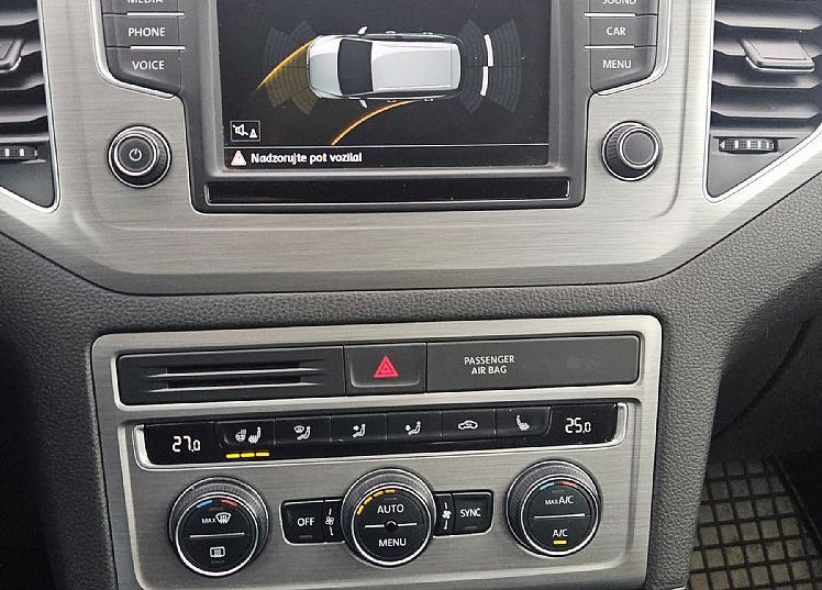 Zunanja slika - VW Golf - Sportsvan 1.2 TSI 110ks COMFOTLINE °2x PDC° °RADAR TEMPOMAT - 11