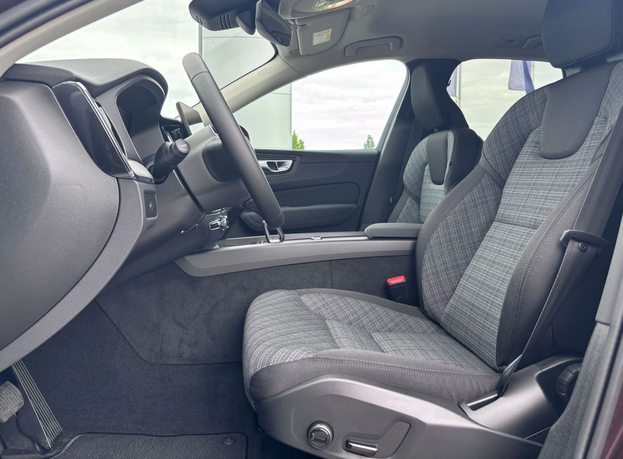 Zunanja slika - Volvo XC60 - B5P  Core AT AWD 3 leta garancije + 3 servisi - 7