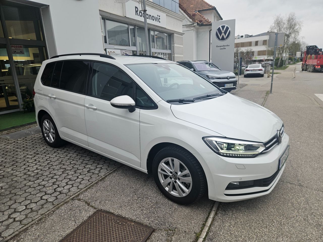 Zunanja slika - VW Touran - 2.0 TDI DSG Comfortline 110kW - 2