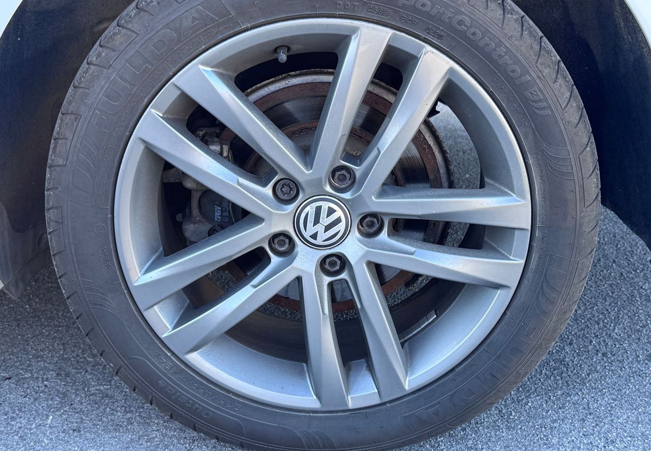 Zunanja slika - VW Passat - Variant 2.0TDI R line BT Navi Kljuka LED Alu Gretjesed x4 - 19