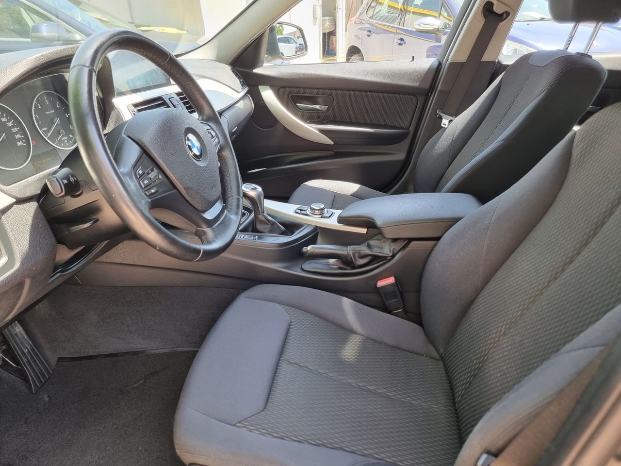 Notranja slika - BMW Serija 3 - Touring: 320d xDrive - HITRI KREDIT BREZ POLOGA - 7