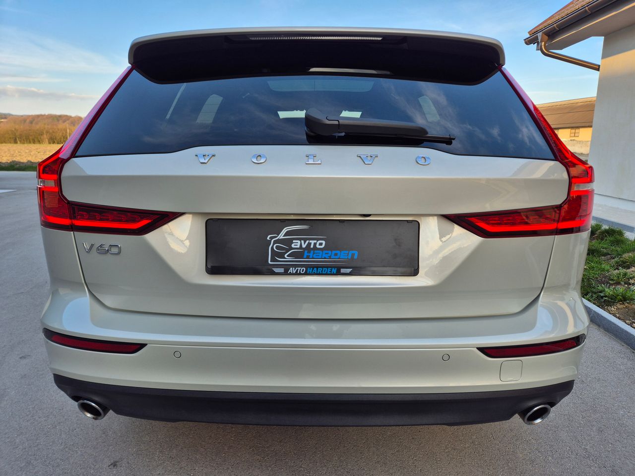 Zunanja slika - Volvo V60 - D4 Momentum Avt. - 5