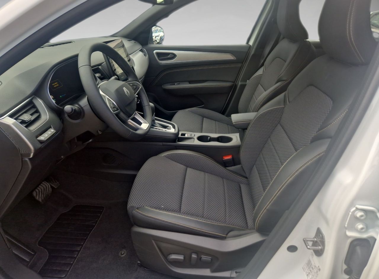 Zunanja slika - Renault Mégane Conquest - Megane Conquest 1.6 E-TECH HEV 145 TECHNO + PAKET WINTER IN PARK. - 15