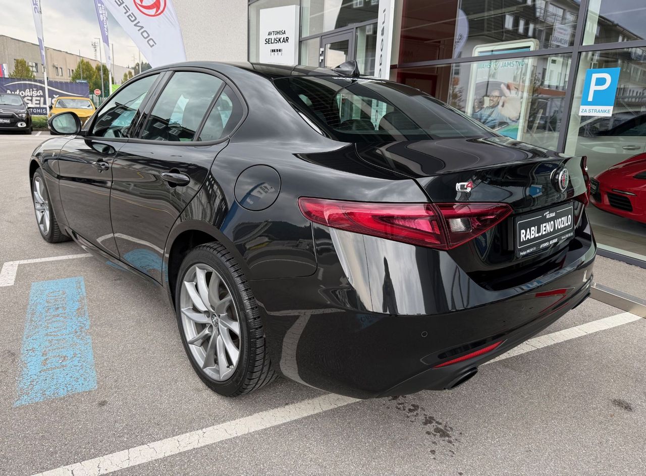 Zunanja slika - Alfa Romeo Giulia - 2.0 Turbo 280 Q4 Ti  - AVTOMATIK - SAMO 18.000KM - 5