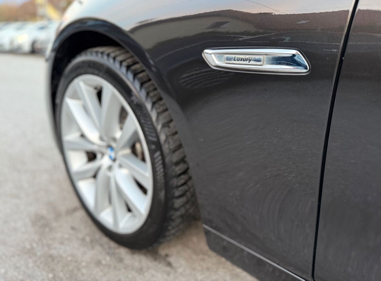 Zunanja slika - BMW Serija 5 - Touring: 520d xDrive AUT. LuxuryLiNE LED XENON USNJE ALU - 13