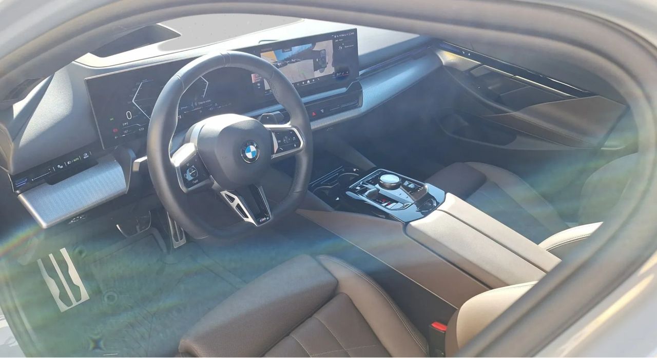 Zunanja slika - BMW Serija 5 - : 520i  AT  M-Sport. iconic glow. HUD. adaptive LED - 15