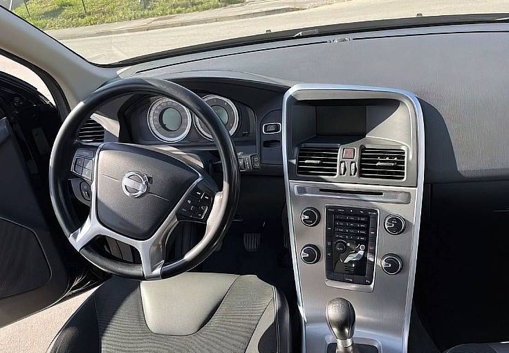 Zunanja slika - Volvo XC60 - DRIVe FWD MOMENTUM REDNO SERVISIRAN... - 10