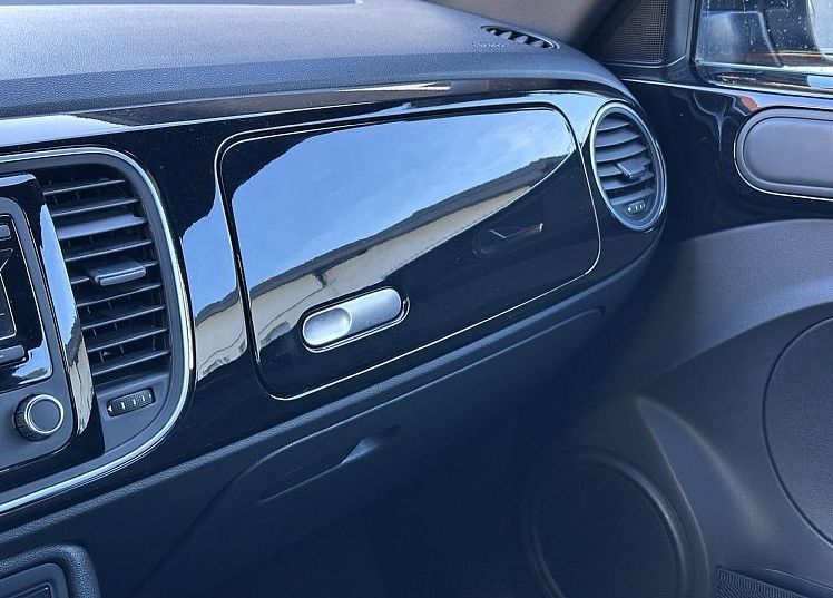 Zunanja slika - VW Beetle - 1.2 TSI BMT Design °VELIKI SERVIS PRI 180.171 KM° - 9