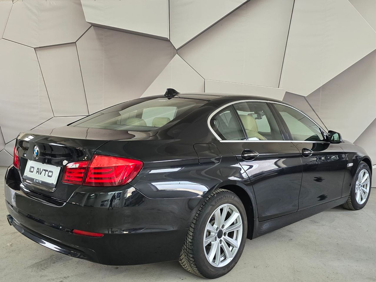 Zunanja slika - BMW Serija 5 - 530d AUT. - 4