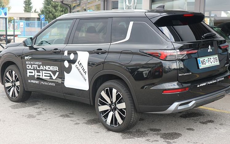 Zunanja slika - Mitsubishi Outlander - 2.4 PHEV Intense Auto 4WD - 5