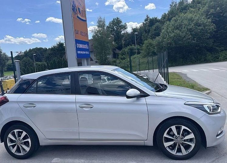 Zunanja slika - Hyundai i20 - 1.1 CRDI COMFORT SAMO 121293 KM ZELO LEP... - 4