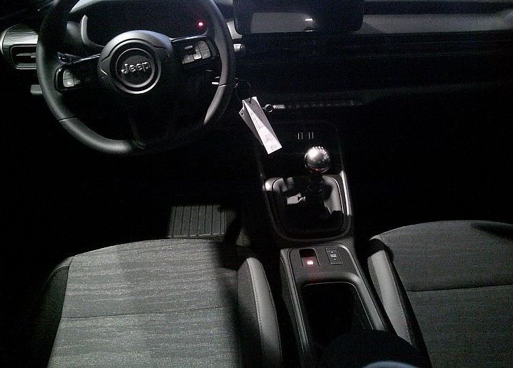 Zunanja slika - Jeep Avenger - 1.2 GSE 100 Altitude - 9