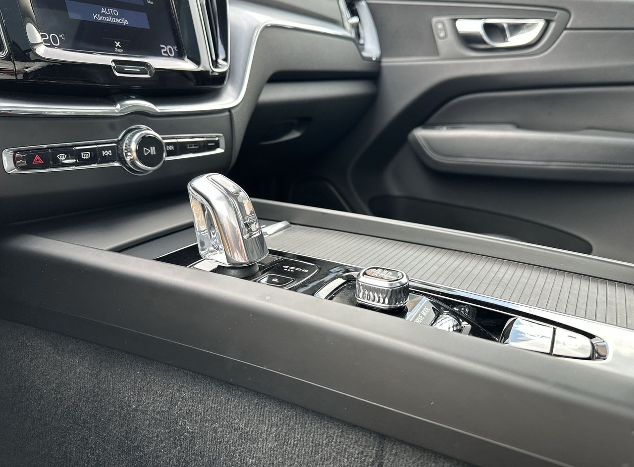 Zunanja slika - Volvo XC60 - T8 Recharge Twin Engine AUT - 11