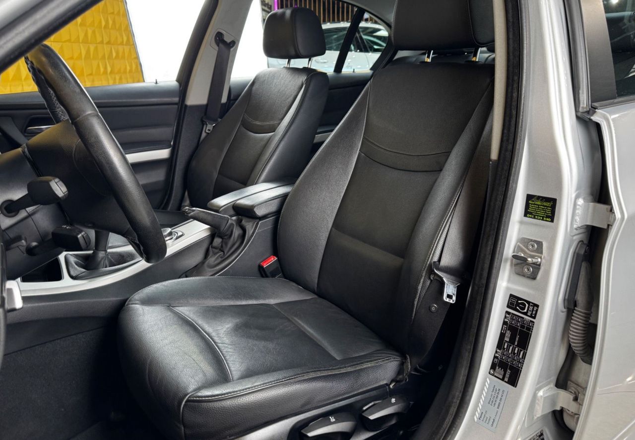 Zunanja slika - BMW Serija 3 - : 318d LCI-STREŠNO OKNO-GRETJE-NAVI-PDC... - 16