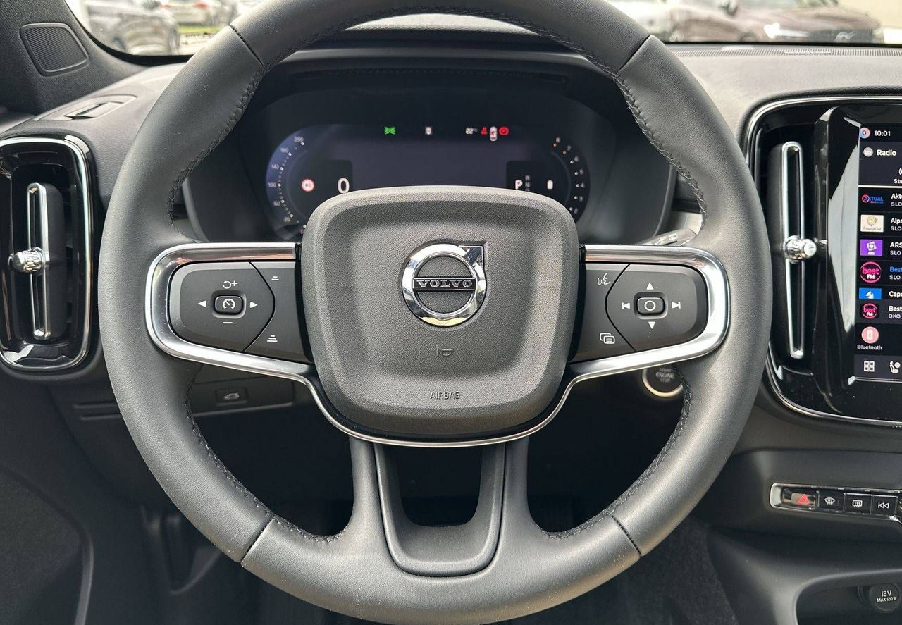 Zunanja slika - Volvo XC40 - B3P Plus Dark Avt - 14