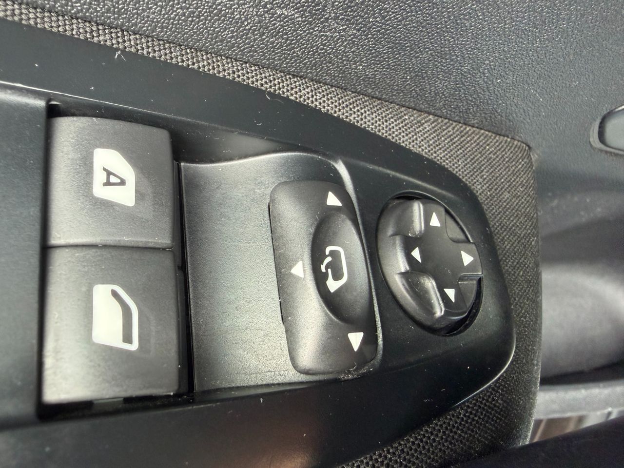 Zunanja slika - Peugeot 2008 - Active 1,6 e-HDi - 17